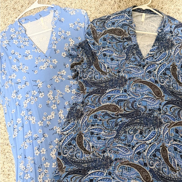 Two women’s plus 2x blue short sleeve tops - Picture 3 of 8